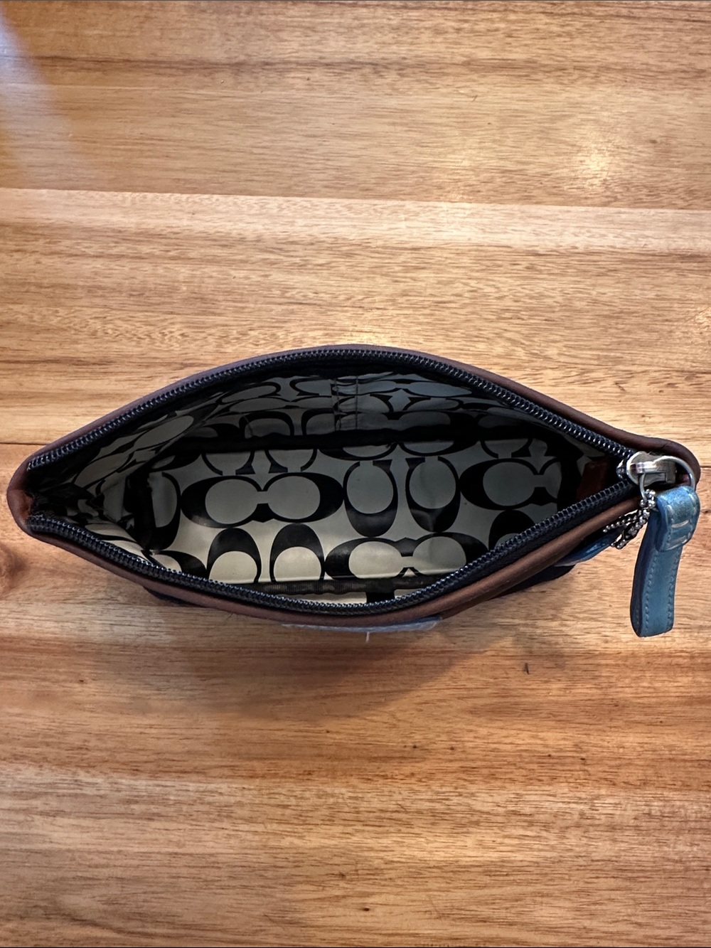 Y2K Black Nylon Hampton Coach Cosmetic Pouch with Brown and Light Blue Trim - Picture 2 of 3